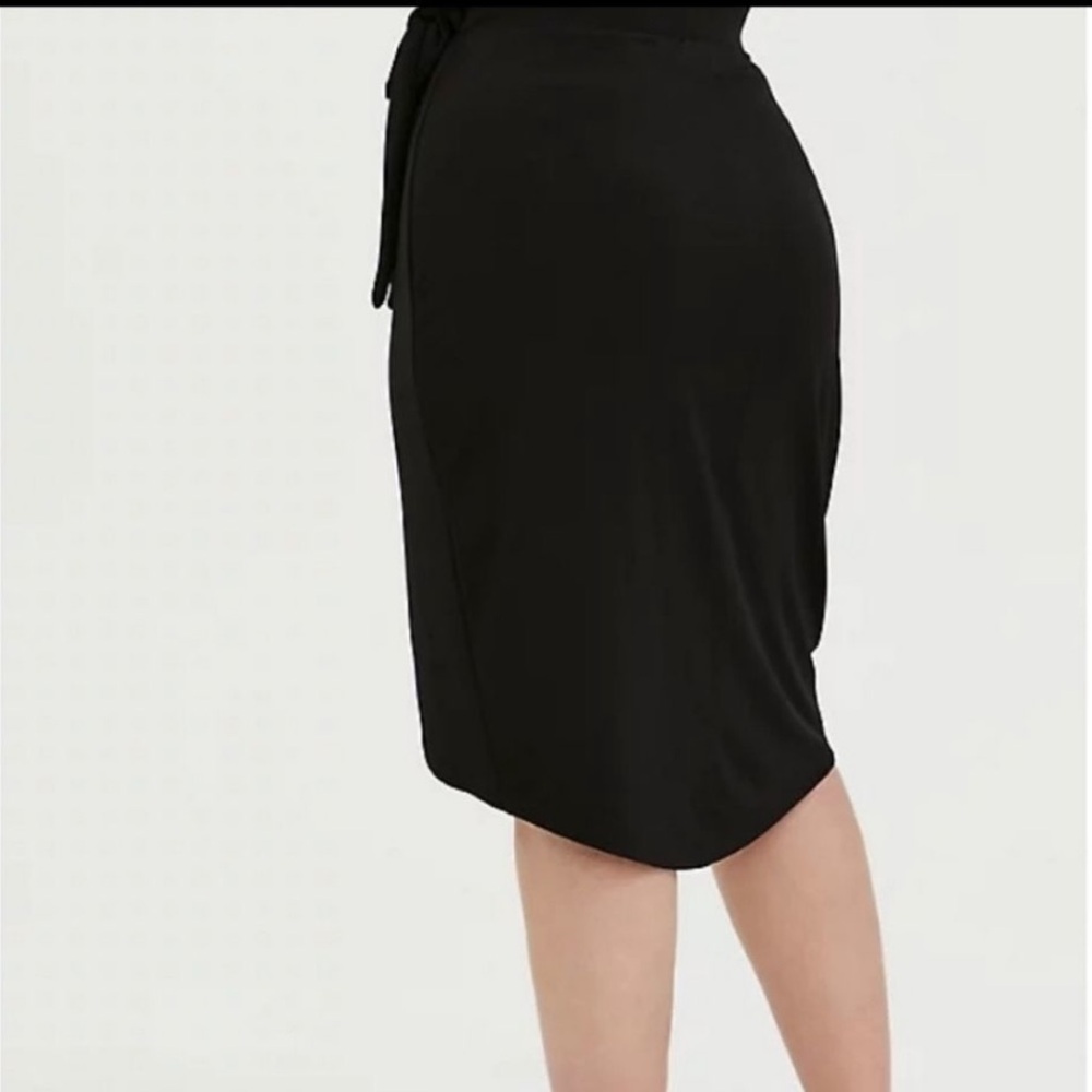 Torrid Crossover Side Tie Skirt Black Size 0X Or US 12 - Picture 3 of 6